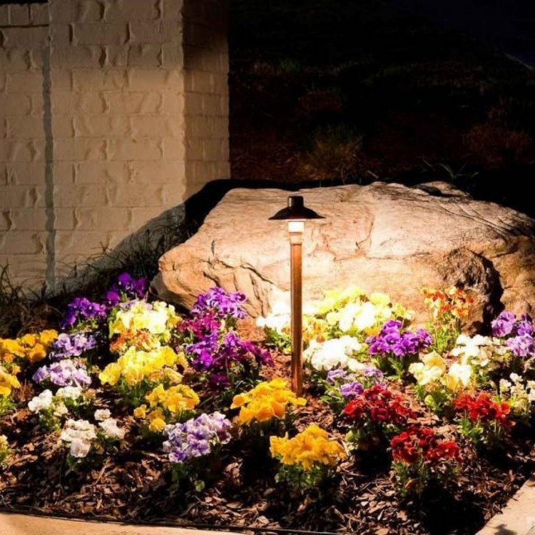 Уличное освещение дачного дома