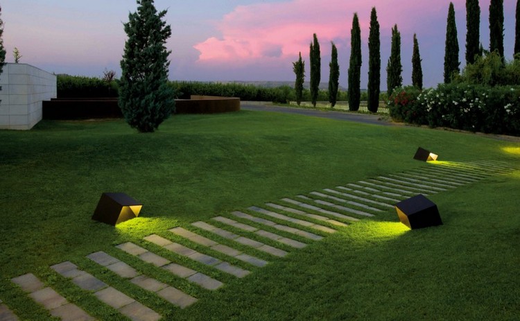 Уличное освещение дачного дома