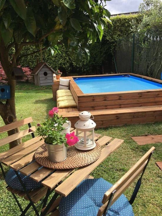 бассейн во дворе