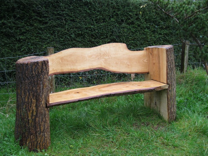 Скамейка из дерева