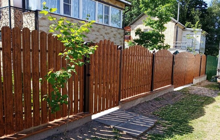 Забор для частного дома в Москве - цены на заборы для загородного дома с установкой от 415 рублей