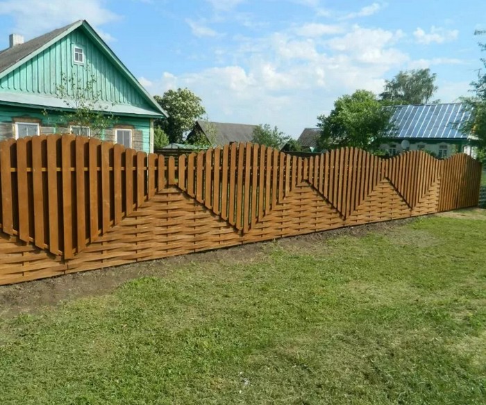 Забор для частного дома в Москве - цены на заборы для загородного дома с установкой от 415 рублей